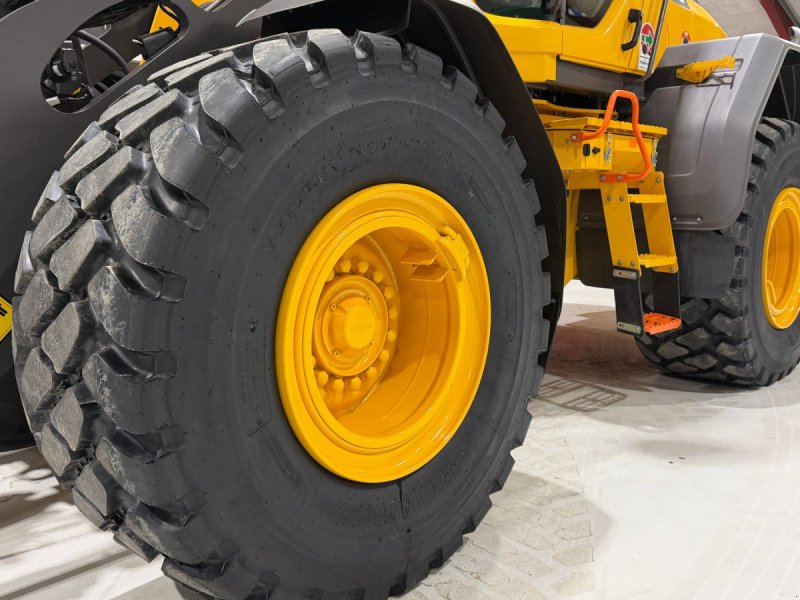 Felge des Typs Bridgestone 650/65R25 4 STK FABRIKSNYE TIL VOLVO L70 OG L90, Gebrauchtmaschine in Nørager