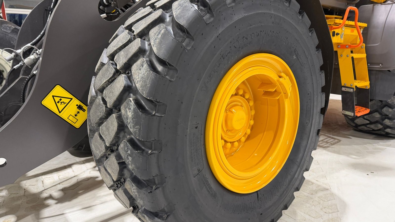 Felge des Typs Bridgestone 650/65R25 4 STK FABRIKSNYE TIL VOLVO L70 OG L90, Gebrauchtmaschine in Nørager (Bild 2)