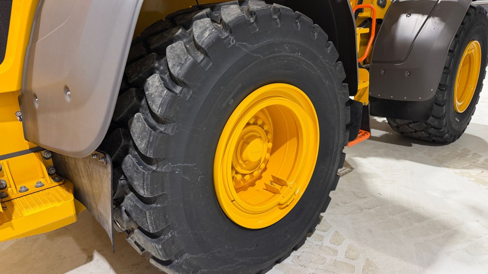 Felge des Typs Bridgestone 650/65R25 4 STK FABRIKSNYE TIL VOLVO L70 OG L90, Gebrauchtmaschine in Nørager (Bild 4)