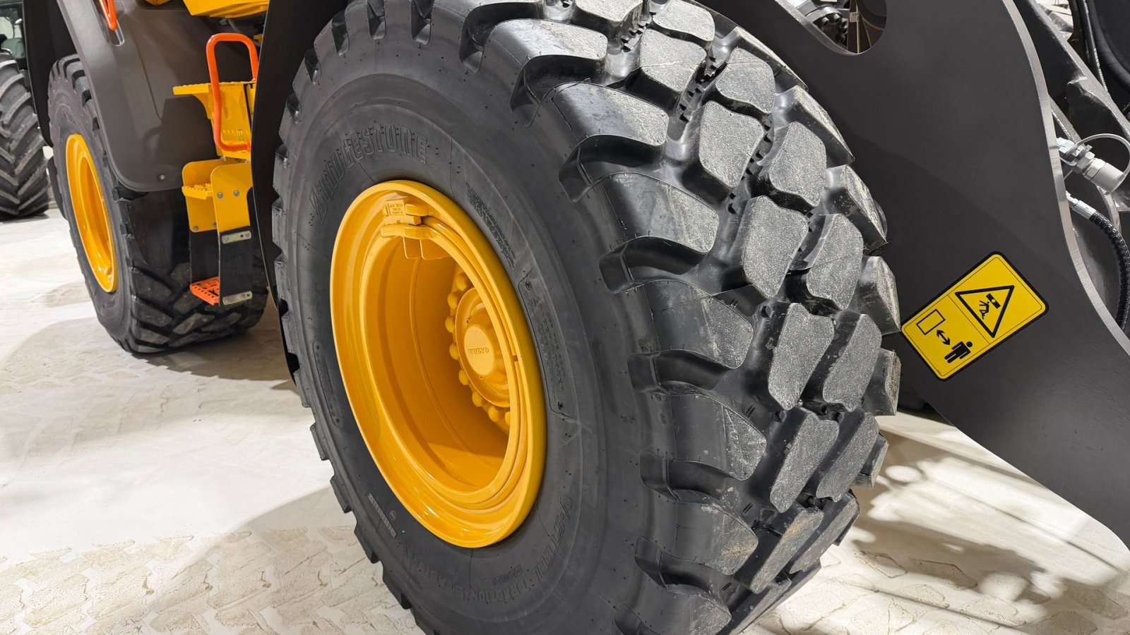 Felge des Typs Bridgestone 650/65R25 4 STK FABRIKSNYE TIL VOLVO L70 OG L90, Gebrauchtmaschine in Nørager (Bild 5)