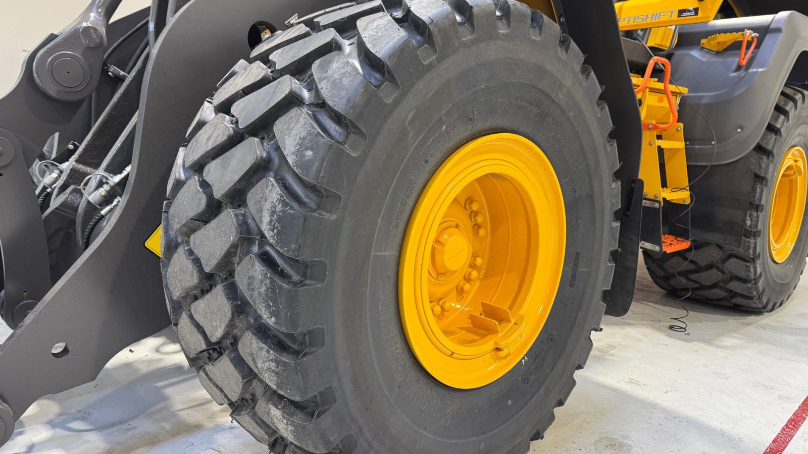 Felge des Typs Bridgestone 750/65R25 4 STK FABRIKSNYE TIL VOLVO L110 OG L120!, Gebrauchtmaschine in Nørager (Bild 1)