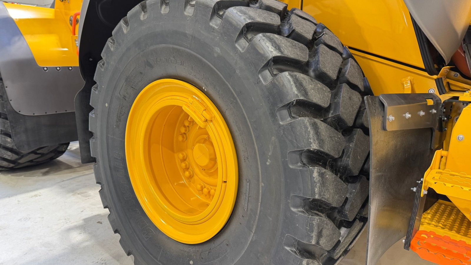 Felge des Typs Bridgestone 750/65R25 4 STK FABRIKSNYE TIL VOLVO L110 OG L120!, Gebrauchtmaschine in Nørager (Bild 4)