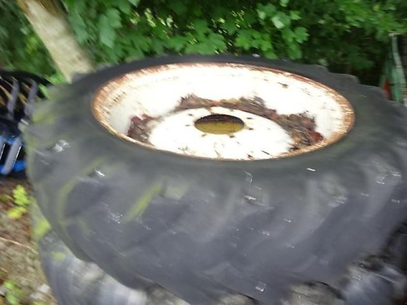 Felge Türe ait Case IH Felge 11 x 36- 8 Lochfelge- war auf IH Traktor, Gebrauchtmaschine içinde Neureichenau (resim 7)