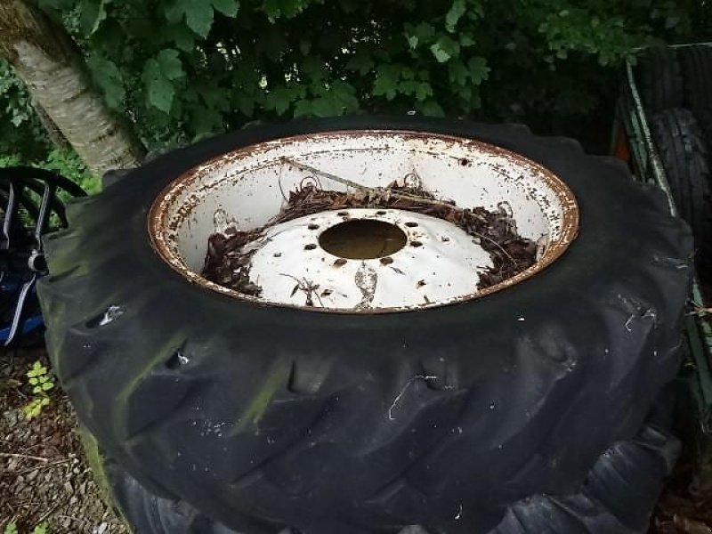 Felge Türe ait Case IH Felge 11 x 36- 8 Lochfelge- war auf IH Traktor, Gebrauchtmaschine içinde Neureichenau (resim 1)