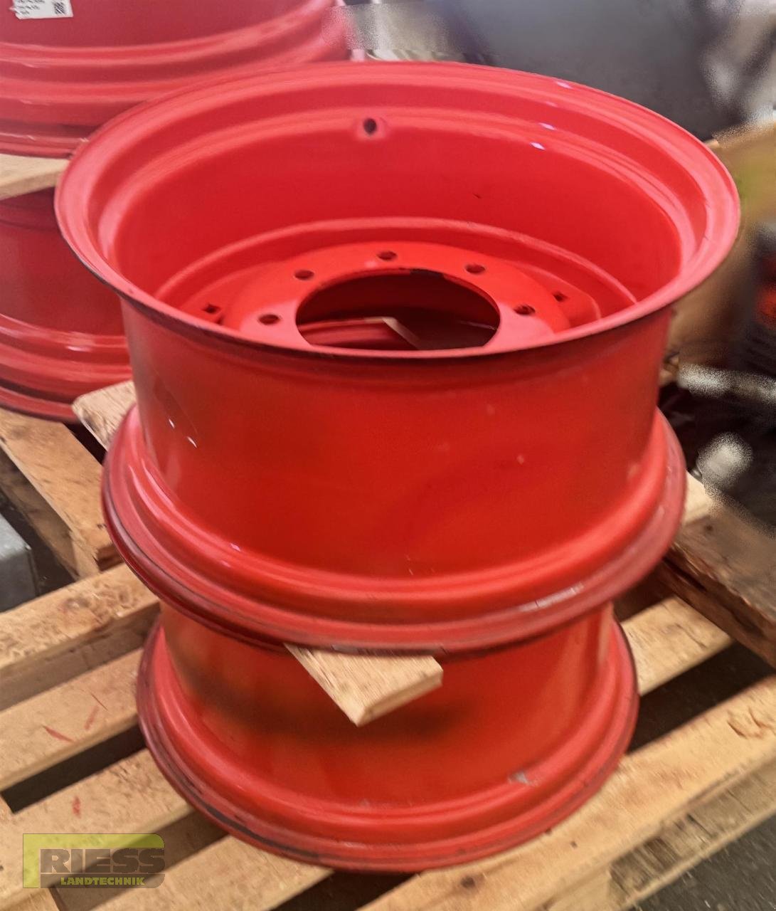 Felge des Typs CLAAS 12x24" 8-Loch Ringverstellfelge, Neumaschine in Homberg/Ohm - Maulbach (Bild 1)