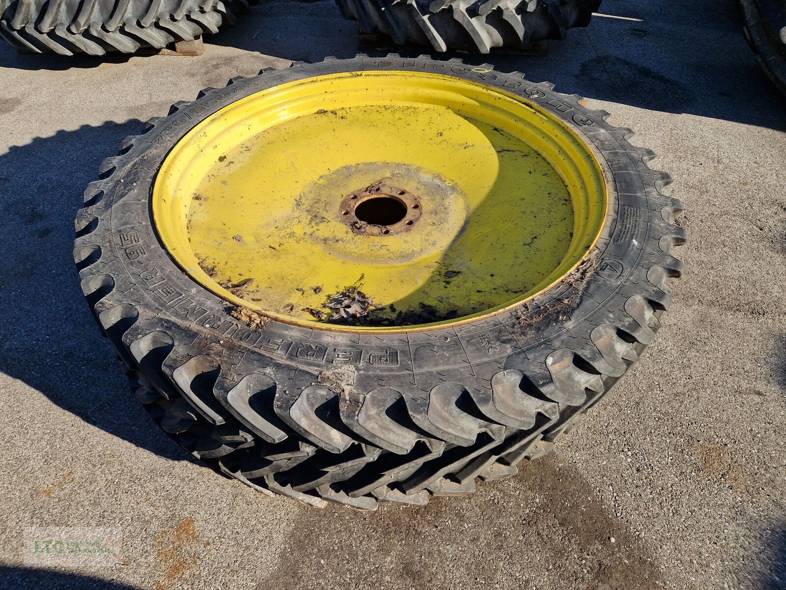 Felge des Typs Firestone 230/95R44, Gebrauchtmaschine in Korneuburg (Bild 3)