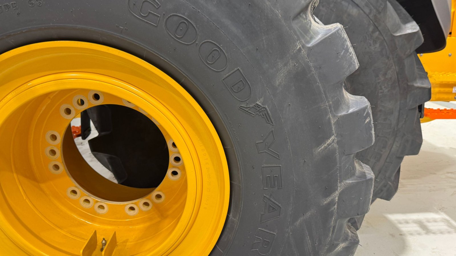Felge Türe ait GoodYear 750/65R25 TL-3A+ 4 STK FABRIKSNY TIL VOLVO L110 OG L120, Gebrauchtmaschine içinde Nørager (resim 4)