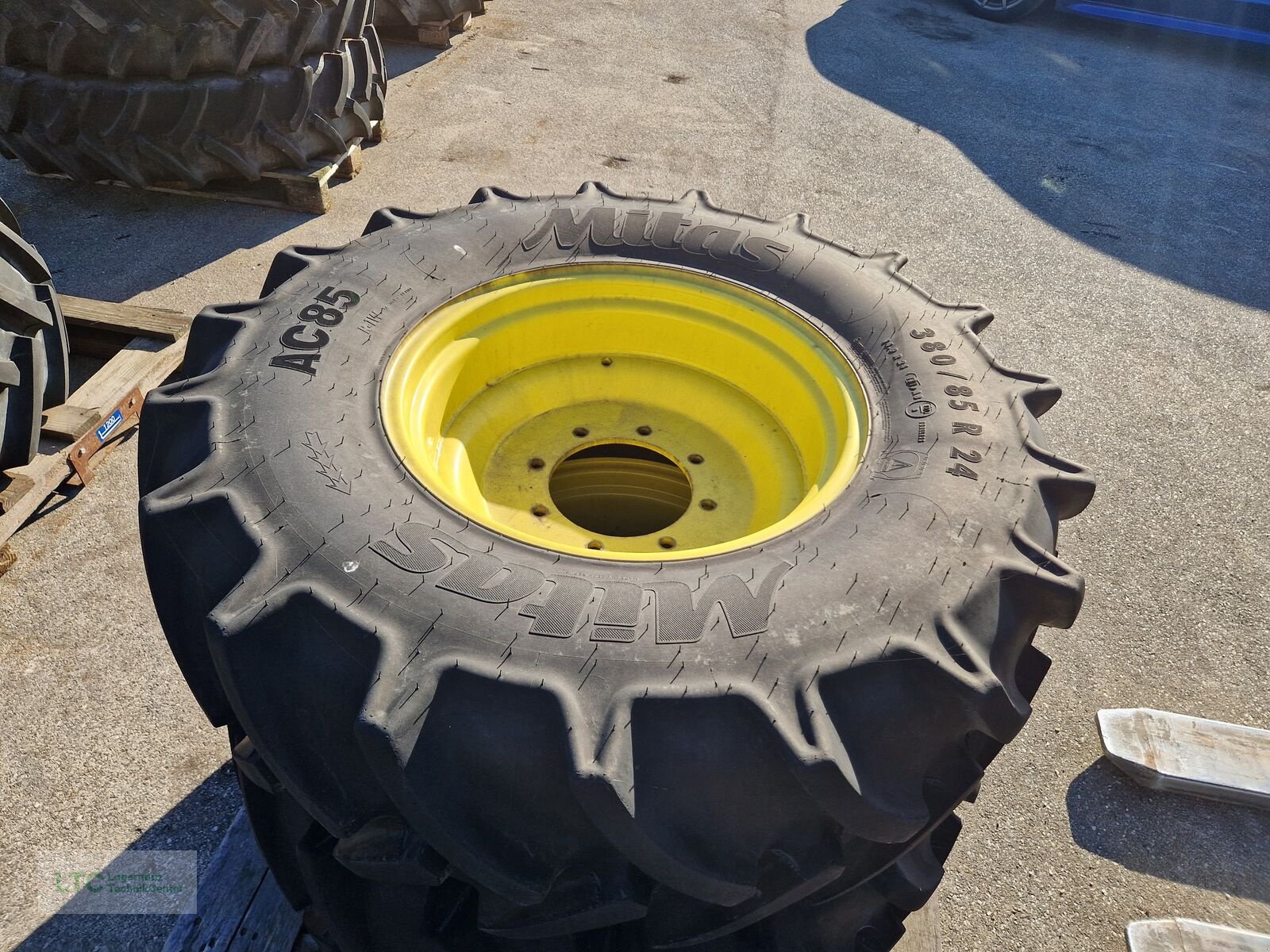 Felge des Typs Mitas 420/95R38 & 320/85R24, Gebrauchtmaschine in Korneuburg (Bild 5)