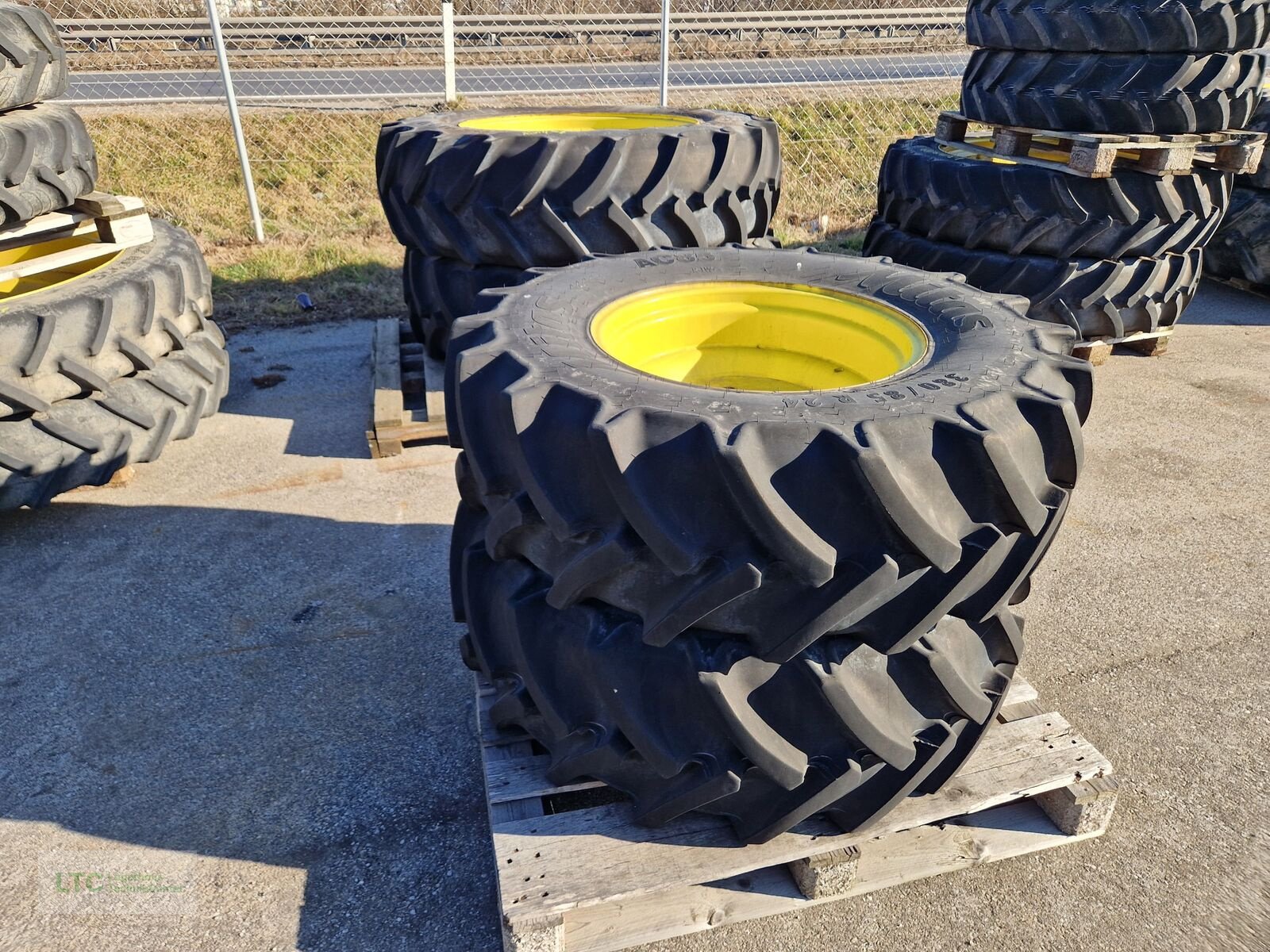 Felge des Typs Mitas 420/95R38 & 320/85R24, Gebrauchtmaschine in Korneuburg (Bild 2)