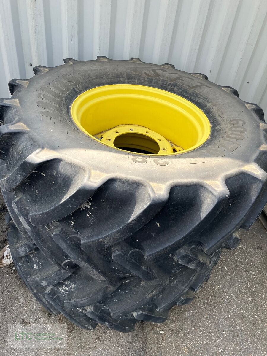 Felge des Typs Mitas 650/75 R42 und 600/70 R28, Gebrauchtmaschine in Korneuburg (Bild 2)