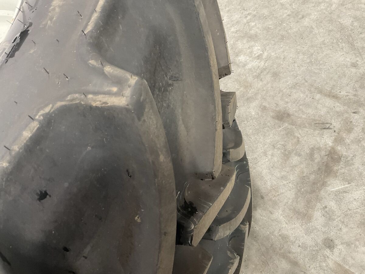 Felge des Typs Mitas Lindner 540/65-R30 und 440/65R20, Vorführmaschine in Zwettl (Bild 12)