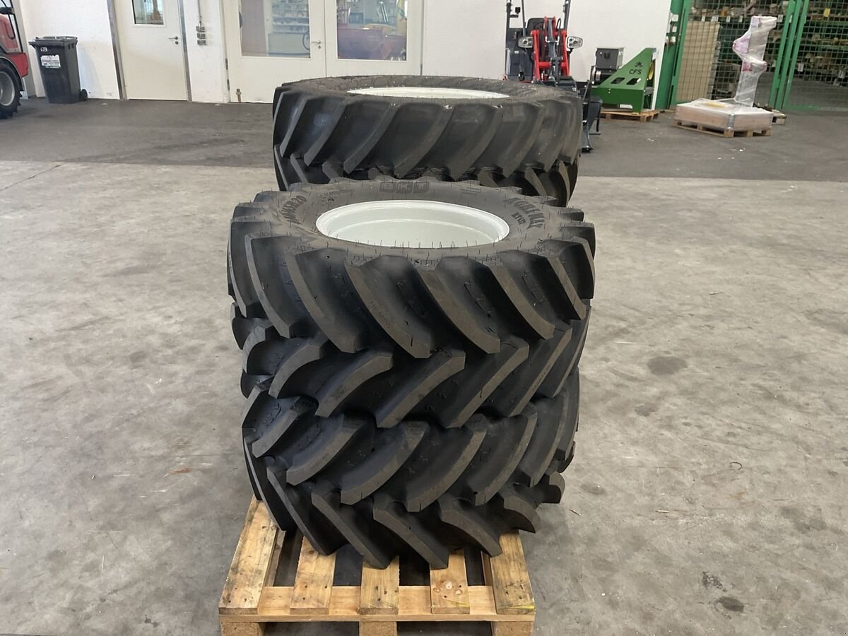 Felge des Typs Mitas Lindner 540/65-R30 und 440/65R20, Vorführmaschine in Zwettl (Bild 4)