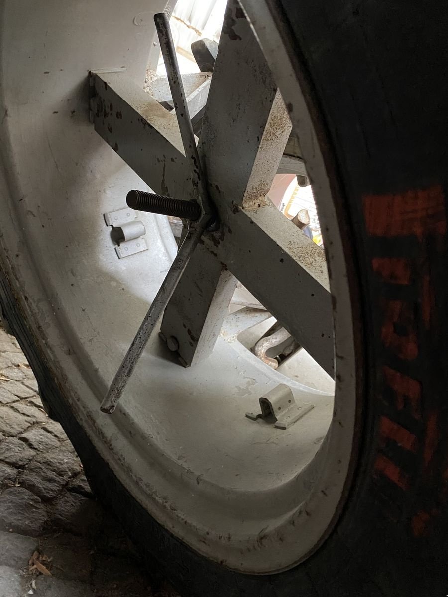 Felge des Typs Pirelli Zwillingsräder 14,9 R 28, Gebrauchtmaschine in Ebensee (Bild 10)