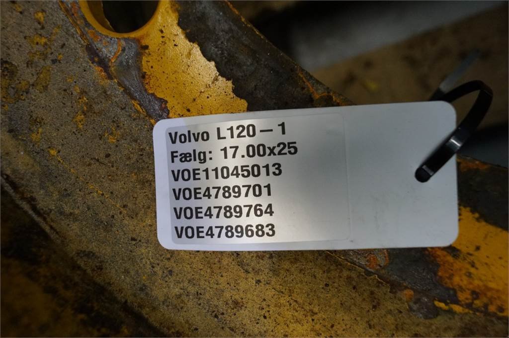 Felge des Typs Volvo L120, Gebrauchtmaschine in Hemmet (Bild 2)