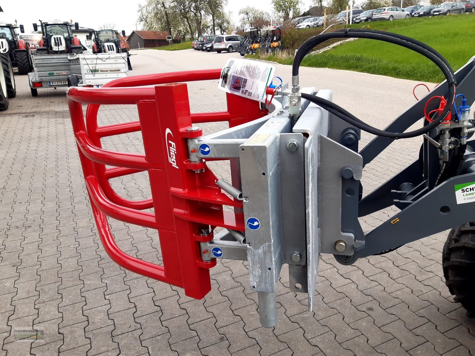 Folienballenzange of the type Fliegl Ballengreifer &#34;Profi Combi&#34;, Neumaschine in Aurolzmünster (Picture 15)