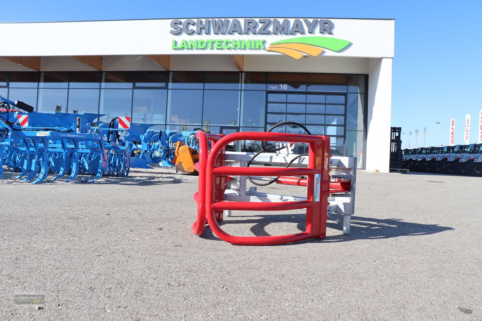 Folienballenzange of the type Fliegl Ballengreifer &#34;Profi Combi&#34;, Neumaschine in Aurolzmünster (Picture 2)