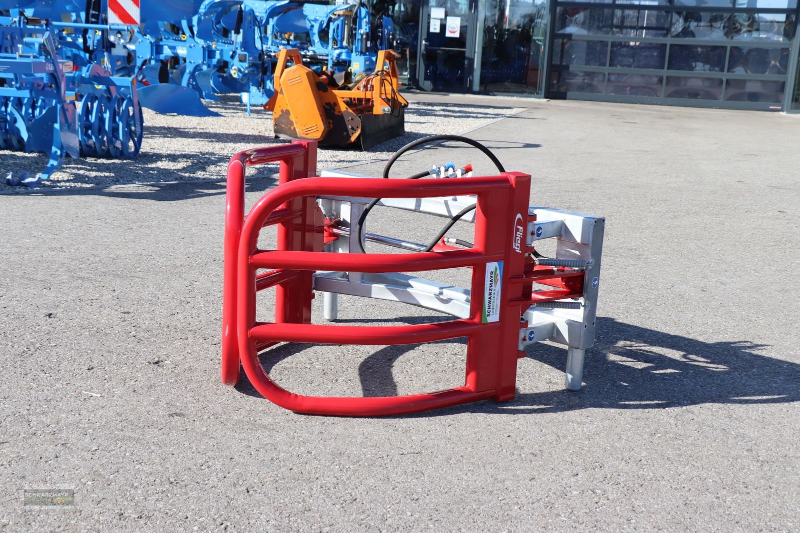 Folienballenzange of the type Fliegl Ballengreifer &#34;Profi Combi&#34;, Neumaschine in Aurolzmünster (Picture 7)