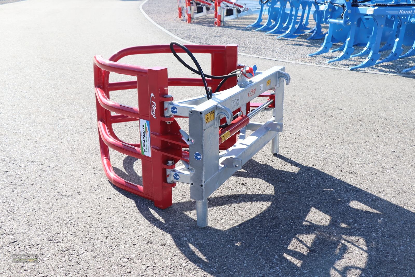 Folienballenzange of the type Fliegl Ballengreifer &#34;Profi Combi&#34;, Neumaschine in Aurolzmünster (Picture 5)