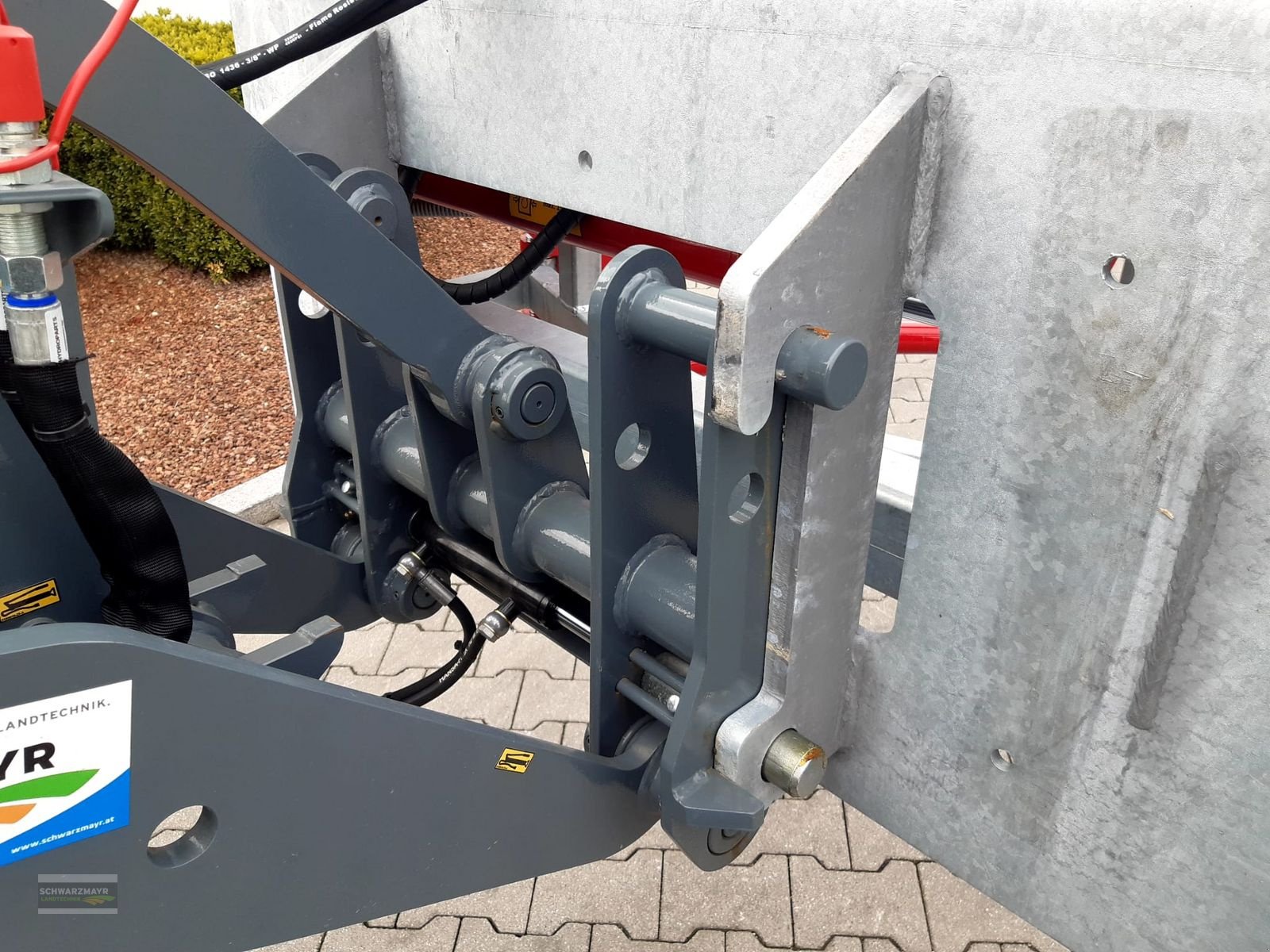 Folienballenzange of the type Fliegl Ballengreifer &#34;Profi Combi&#34;, Neumaschine in Aurolzmünster (Picture 21)