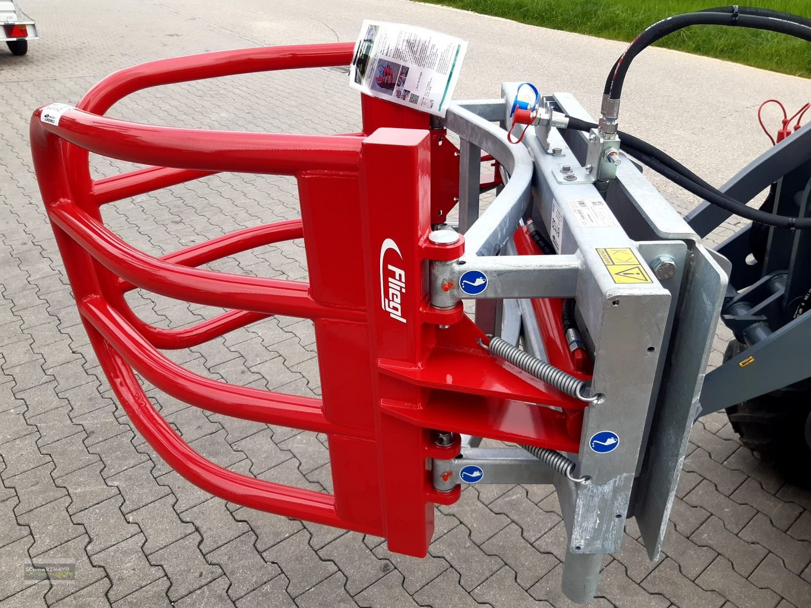 Folienballenzange of the type Fliegl Ballengreifer &#34;Profi Combi&#34;, Neumaschine in Aurolzmünster (Picture 14)