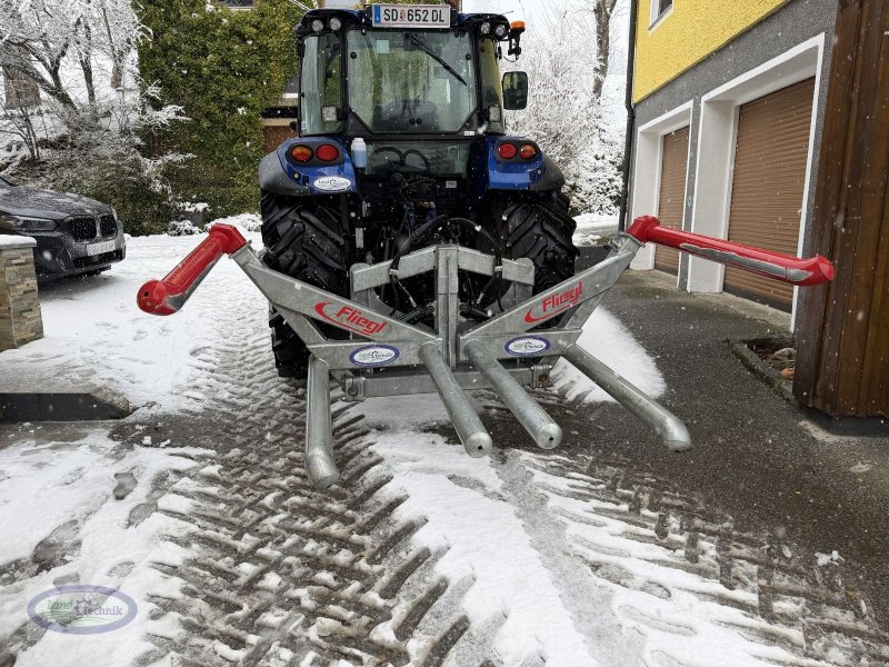 Folienballenzange des Typs Fliegl Schmetterling, Gebrauchtmaschine in Münzkirchen (Bild 1)