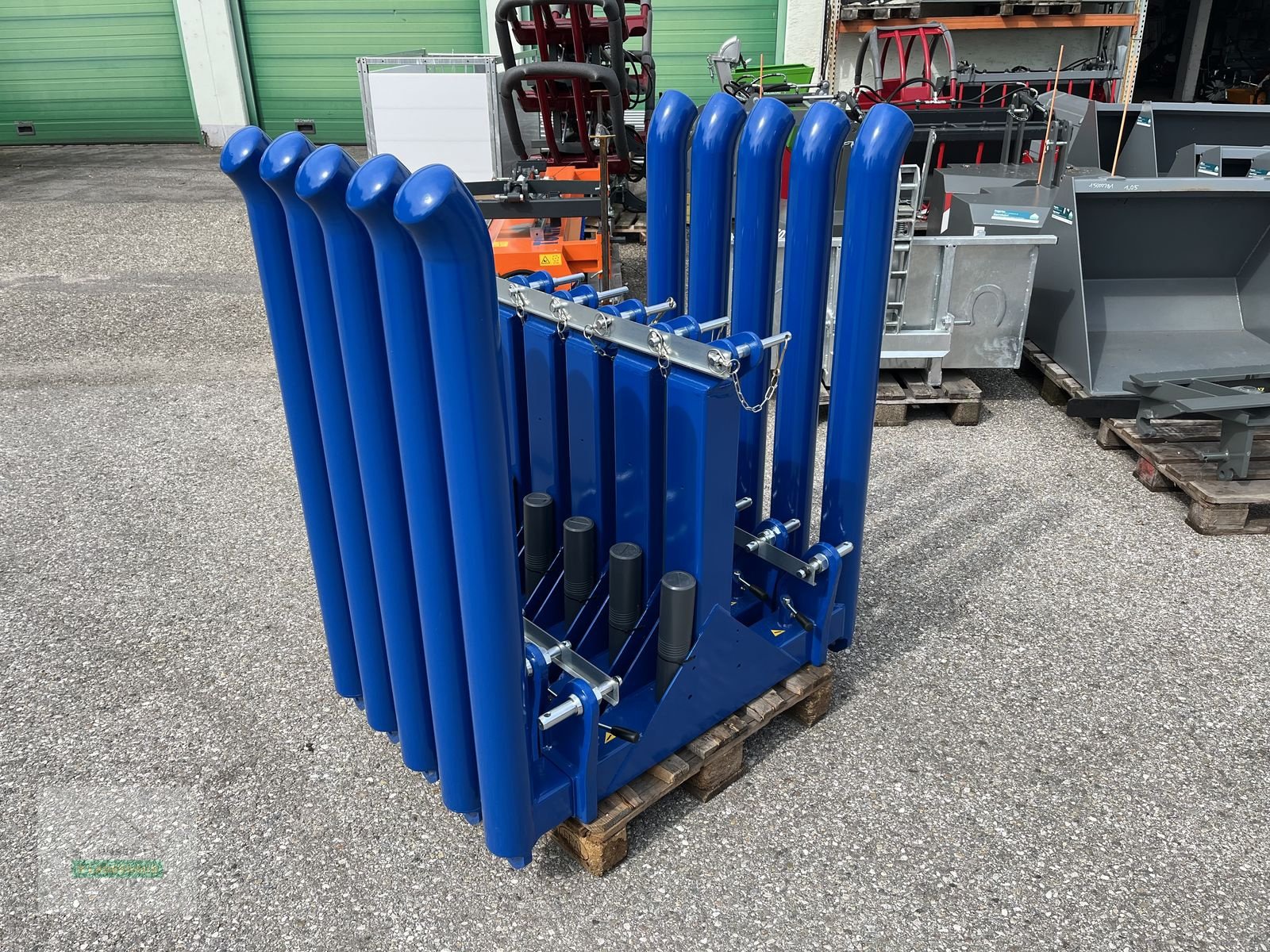 Folienballenzange des Typs Göweil BTGME / Ballentransportgabel mechanisch, Neumaschine in Wartberg (Bild 2)