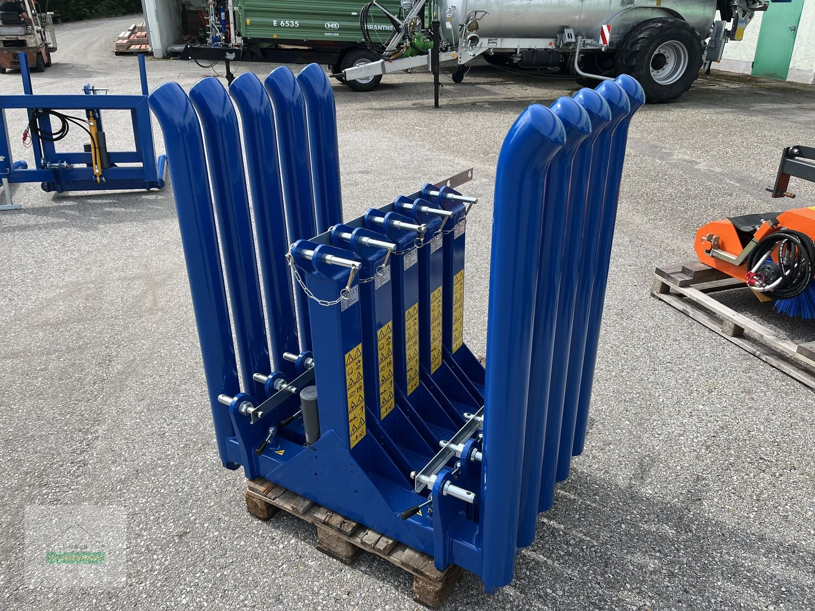 Folienballenzange des Typs Göweil BTGME / Ballentransportgabel mechanisch, Neumaschine in Wartberg (Bild 1)