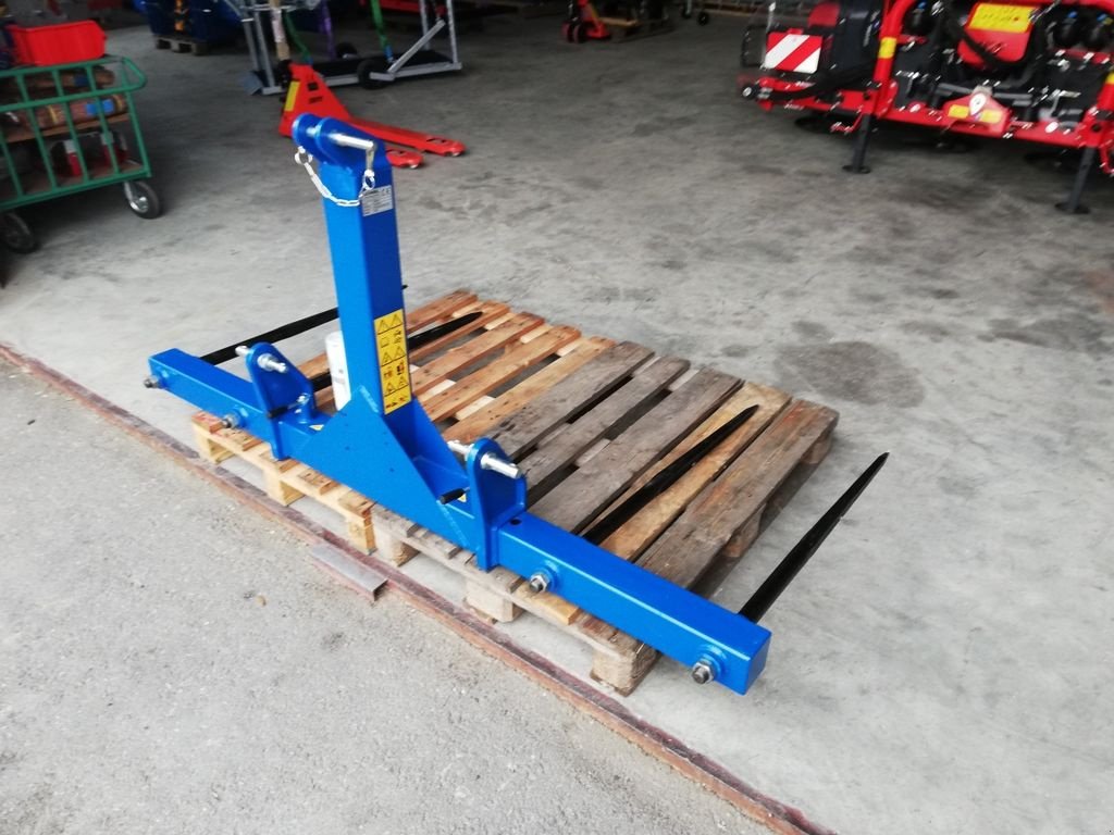 Folienballenzange des Typs Göweil BTGME mit Ballen Transportdorn doppelt, Neumaschine in Grünbach (Bild 2)