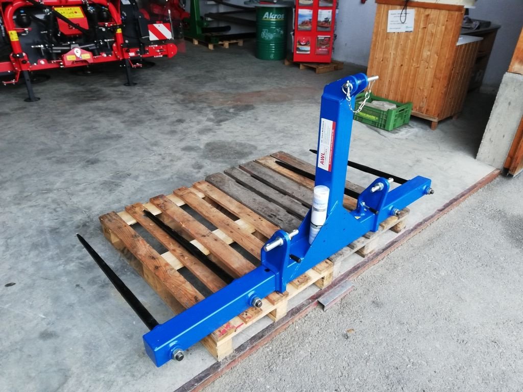 Folienballenzange des Typs Göweil BTGME mit Ballen Transportdorn doppelt, Neumaschine in Grünbach (Bild 3)