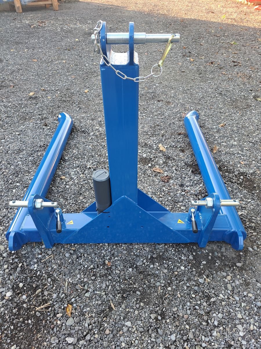 Folienballenzange of the type Göweil BTGME, Neumaschine in Pischelsdorf am Engelbach (Picture 1)