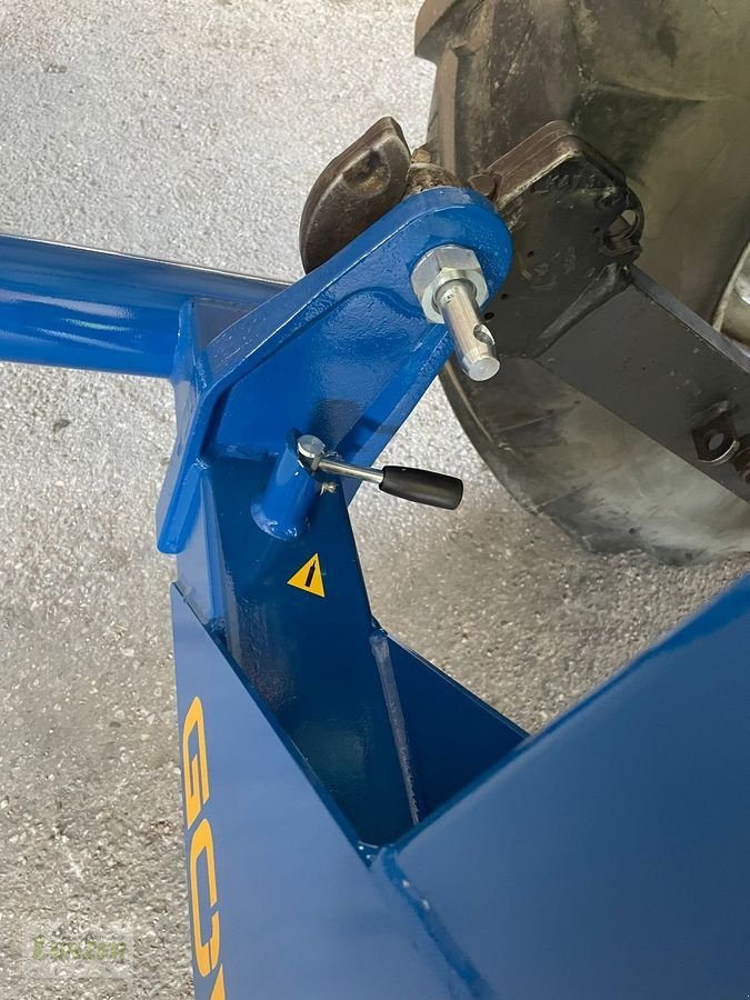 Folienballenzange of the type Göweil BTGME, Neumaschine in Kaumberg (Picture 3)