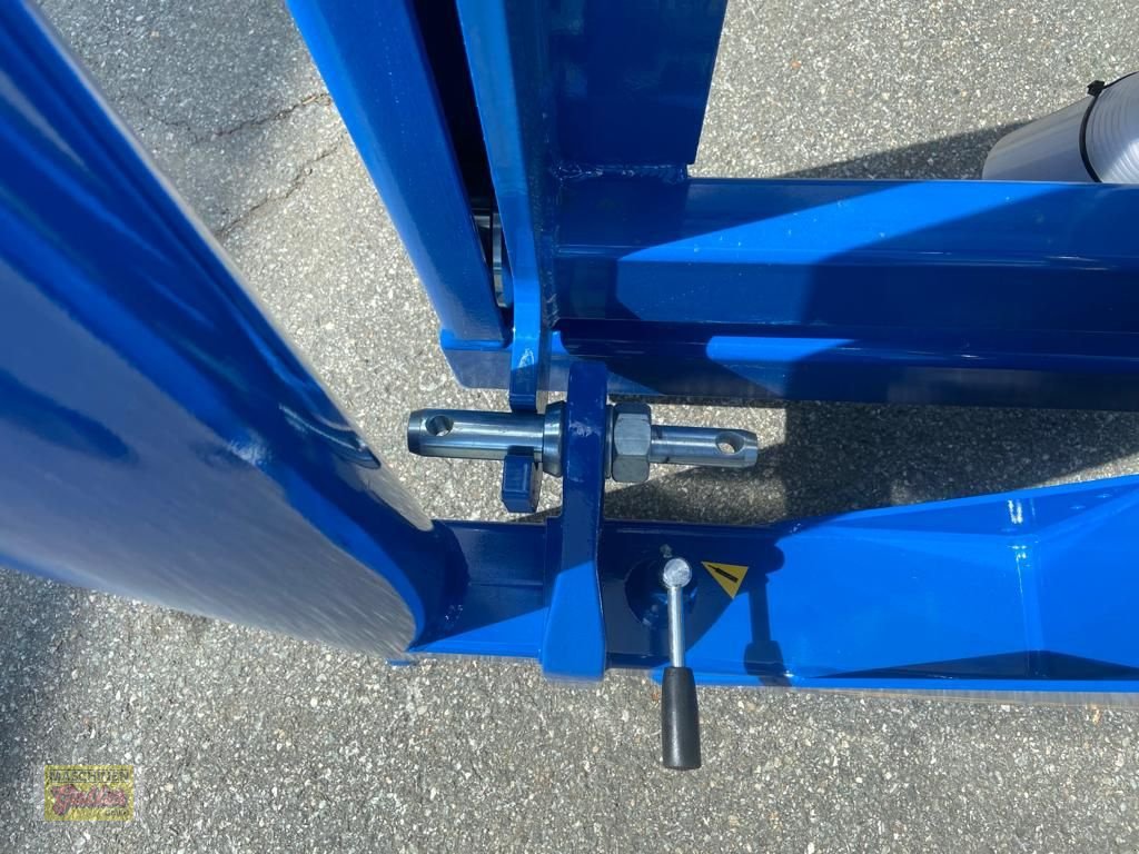 Folienballenzange des Typs Göweil DOPPELTRANSPORTRAHMEN mit Ballenträger, Neumaschine in Kötschach (Bild 13)