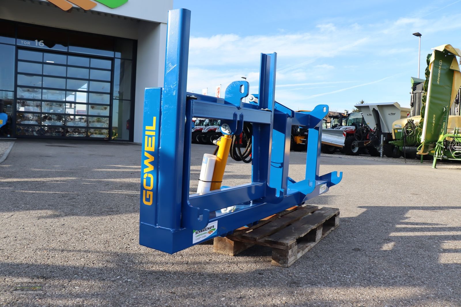 Folienballenzange des Typs Göweil Doppeltransportrahmen, Neumaschine in Gampern (Bild 2)