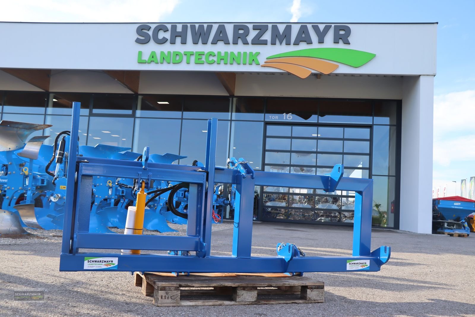 Folienballenzange des Typs Göweil Doppeltransportrahmen, Neumaschine in Gampern (Bild 1)