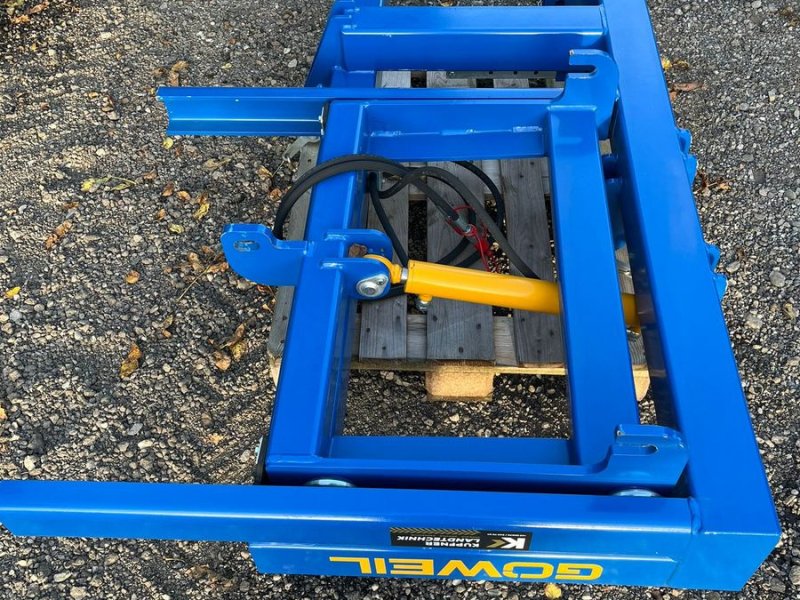 Folienballenzange des Typs Göweil DTR, Neumaschine in Pischelsdorf am Engelbach (Bild 1)