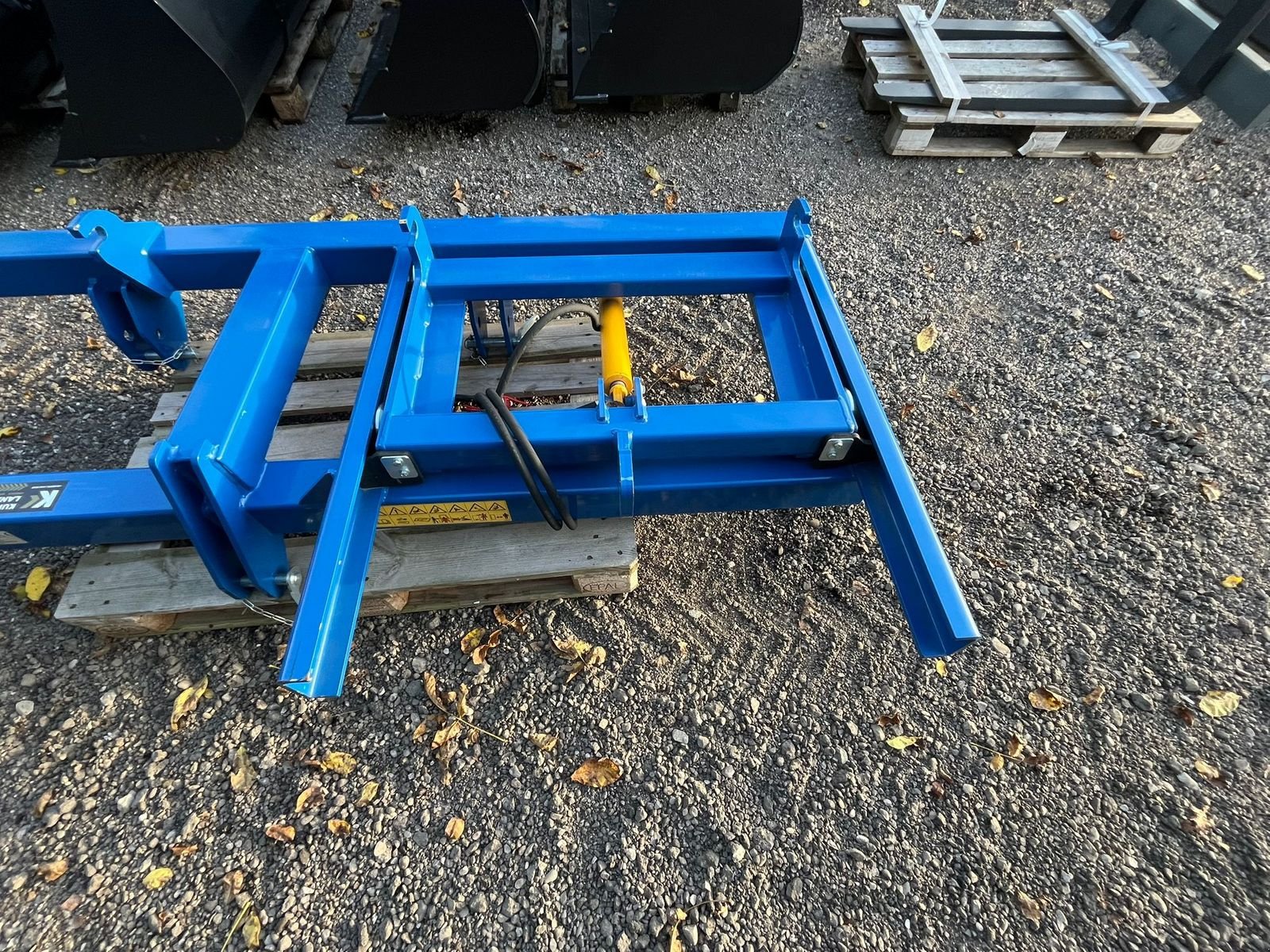 Folienballenzange des Typs Göweil DTR, Neumaschine in Pischelsdorf am Engelbach (Bild 3)