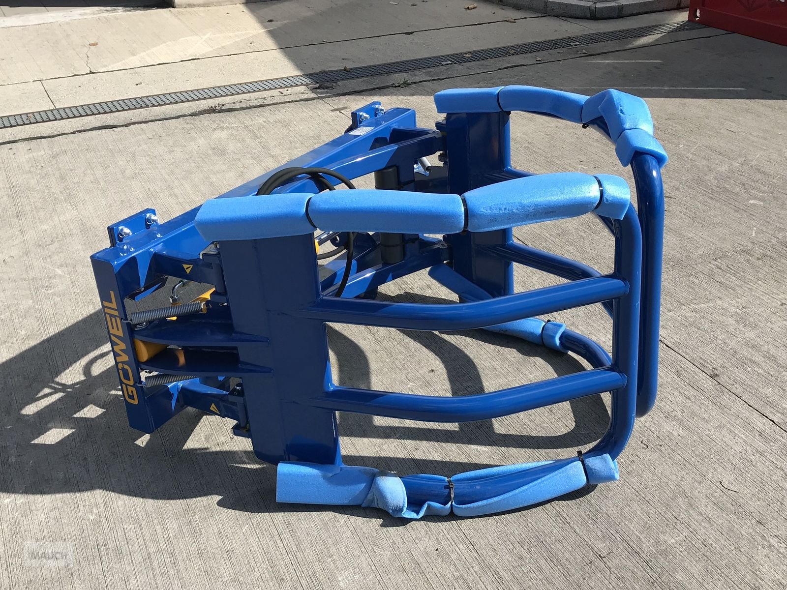 Folienballenzange of the type Göweil RBG 160, Neumaschine in Burgkirchen (Picture 4)