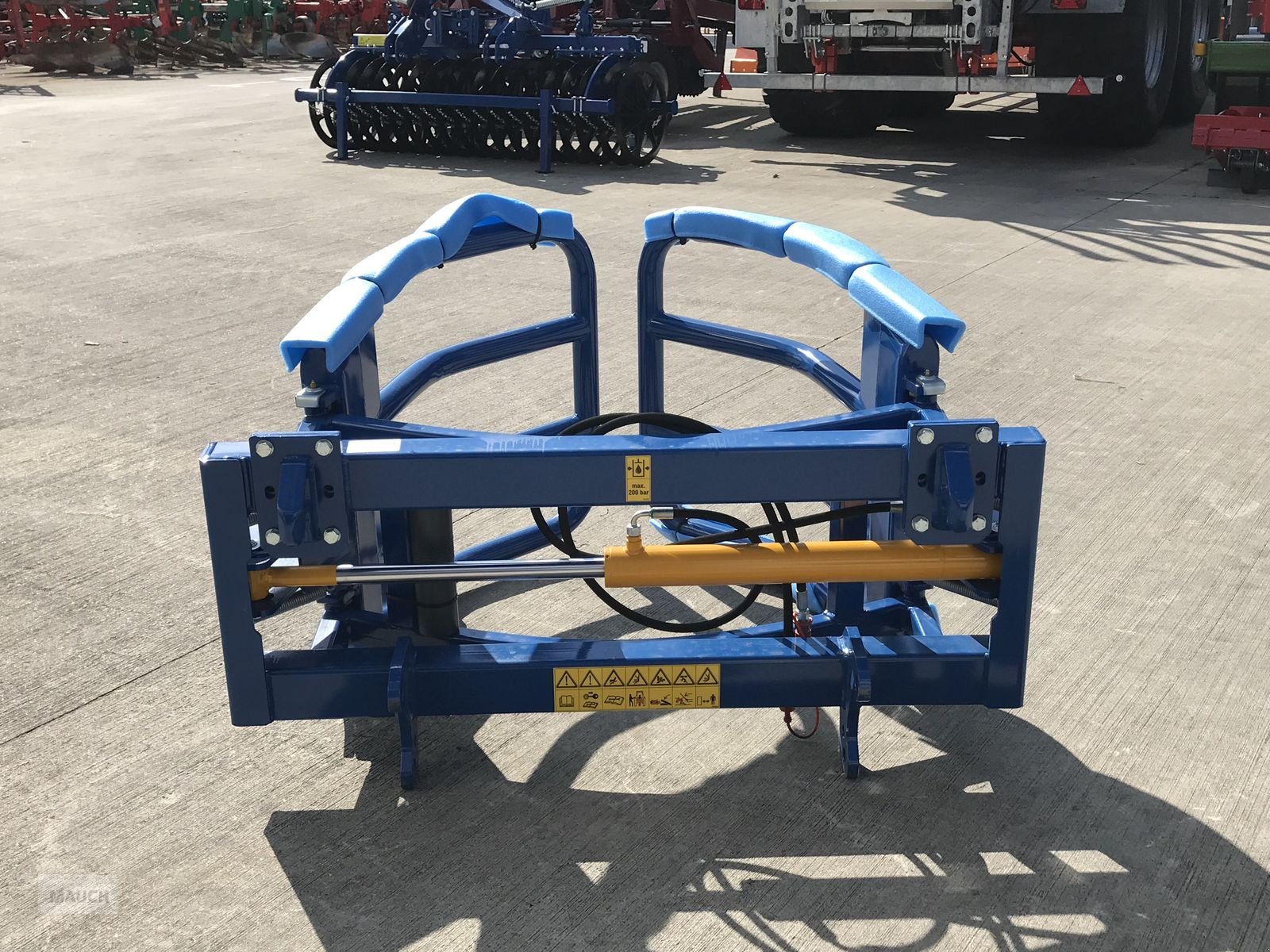 Folienballenzange of the type Göweil RBG 160, Neumaschine in Burgkirchen (Picture 2)