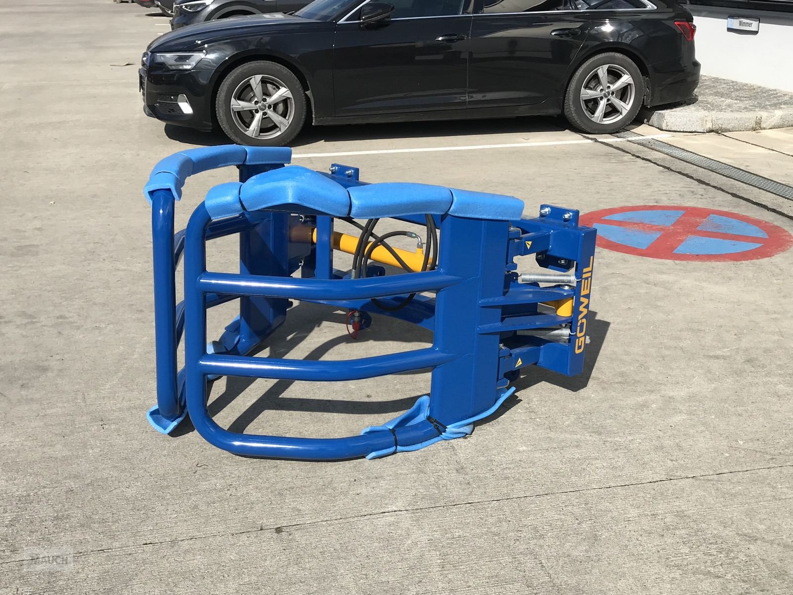 Folienballenzange of the type Göweil RBG 160, Neumaschine in Burgkirchen (Picture 6)