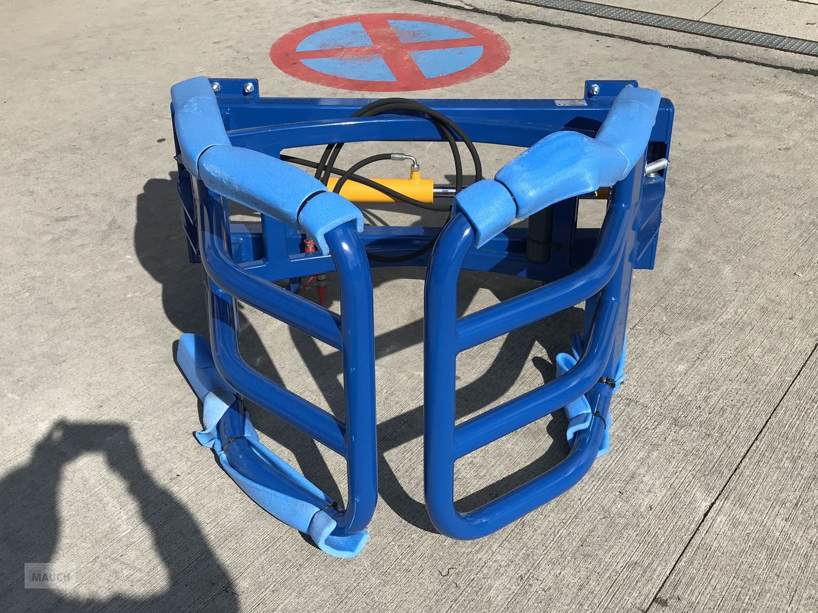 Folienballenzange of the type Göweil RBG 160, Neumaschine in Burgkirchen (Picture 5)