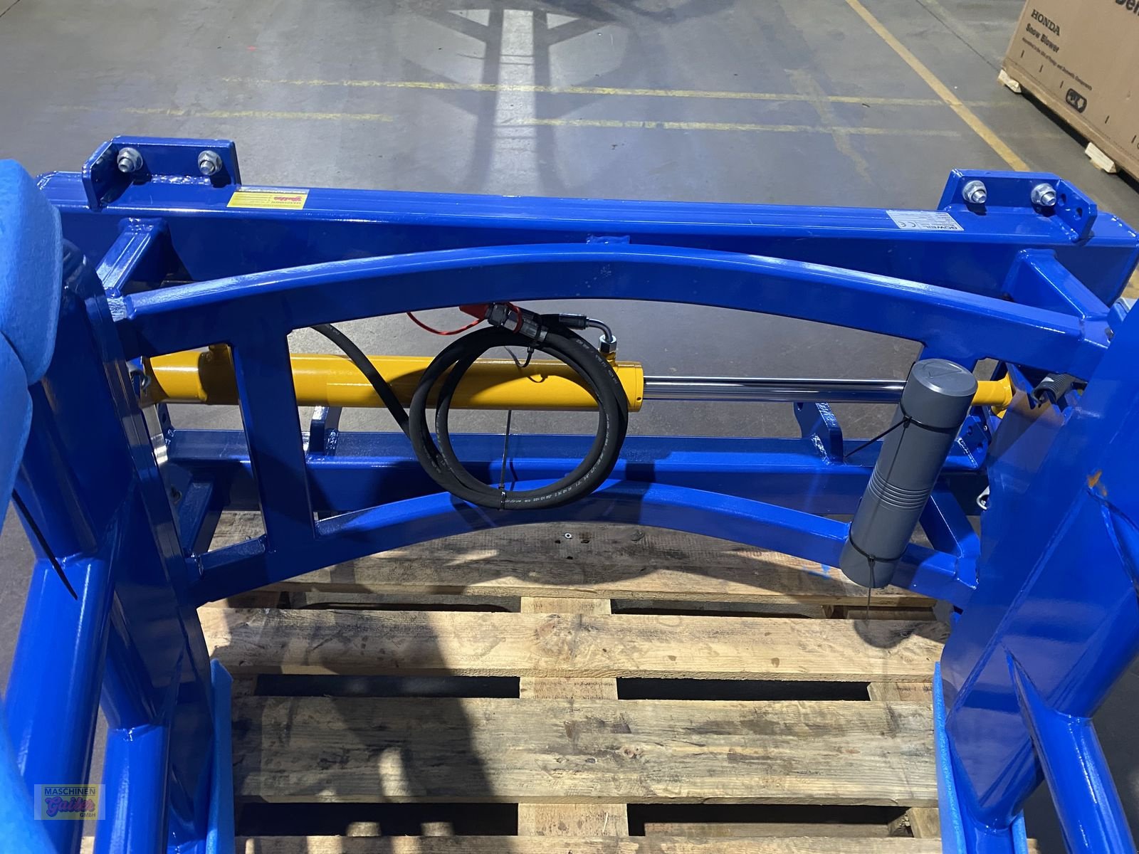 Folienballenzange des Typs Göweil RBG-Rundballengreifer mit Euroaufnahme Aktion, Neumaschine in Kötschach (Bild 17)