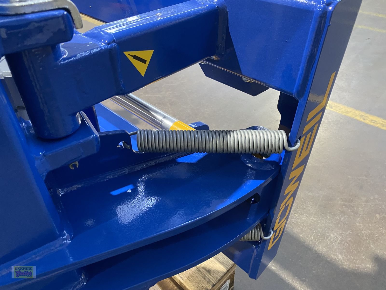 Folienballenzange des Typs Göweil RBG-Rundballengreifer mit Euroaufnahme Aktion, Neumaschine in Kötschach (Bild 19)