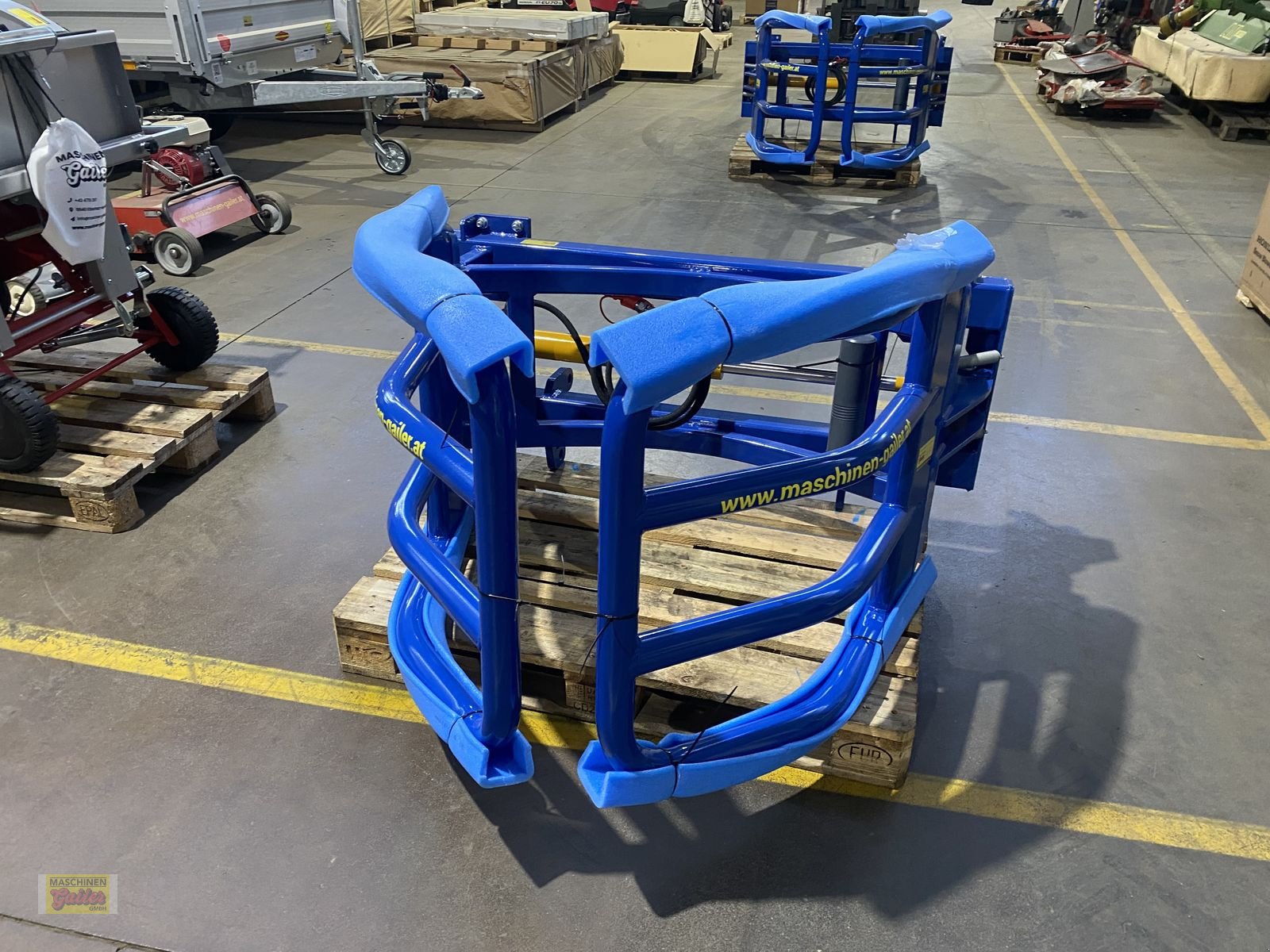 Folienballenzange des Typs Göweil RBG-Rundballengreifer mit Euroaufnahme Aktion, Neumaschine in Kötschach (Bild 5)