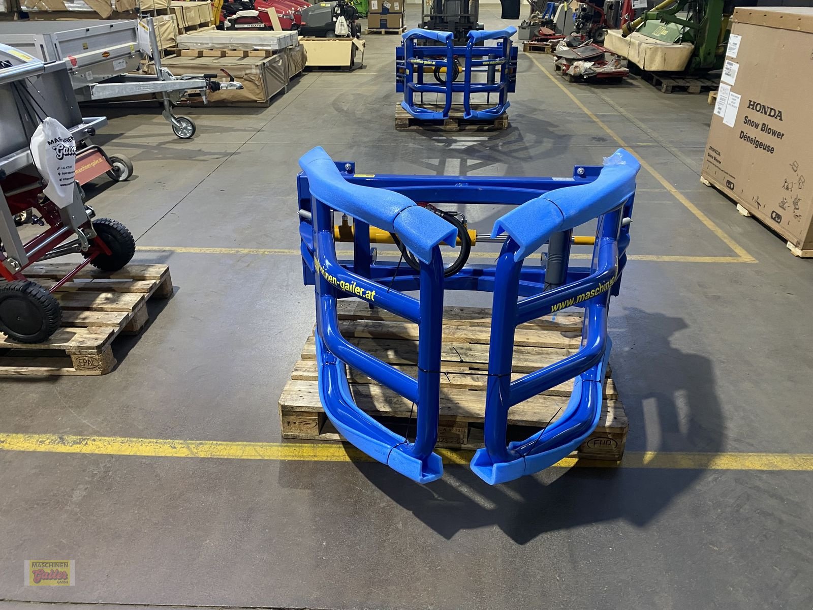 Folienballenzange des Typs Göweil RBG-Rundballengreifer mit Euroaufnahme Aktion, Neumaschine in Kötschach (Bild 20)