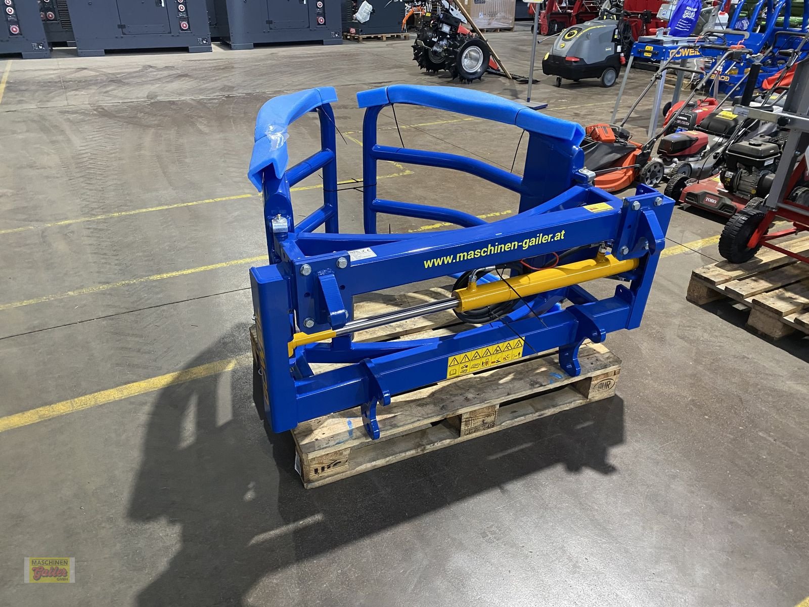 Folienballenzange des Typs Göweil RBG-Rundballengreifer mit Euroaufnahme Aktion, Neumaschine in Kötschach (Bild 2)