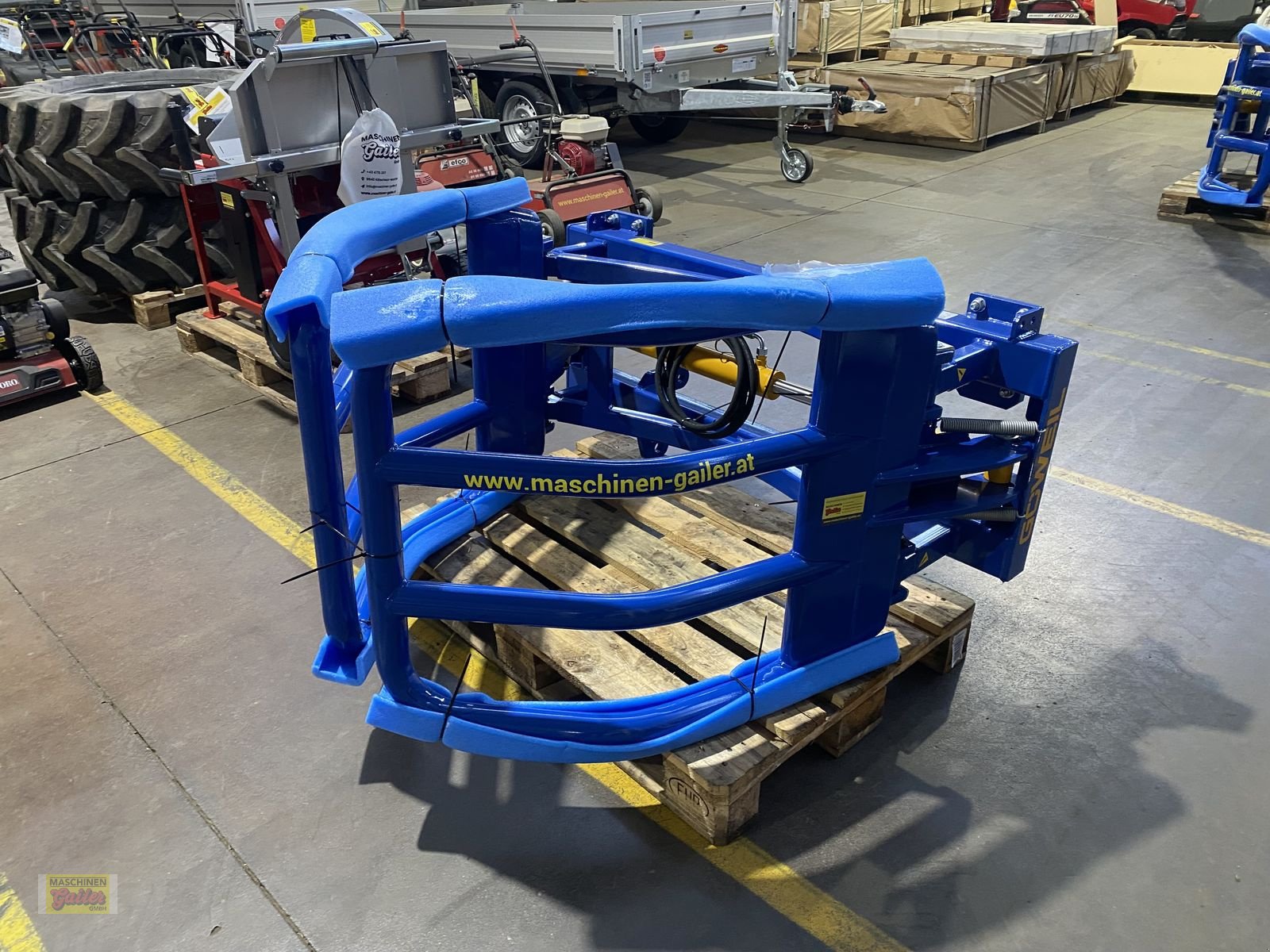 Folienballenzange des Typs Göweil RBG-Rundballengreifer mit Euroaufnahme Aktion, Neumaschine in Kötschach (Bild 21)