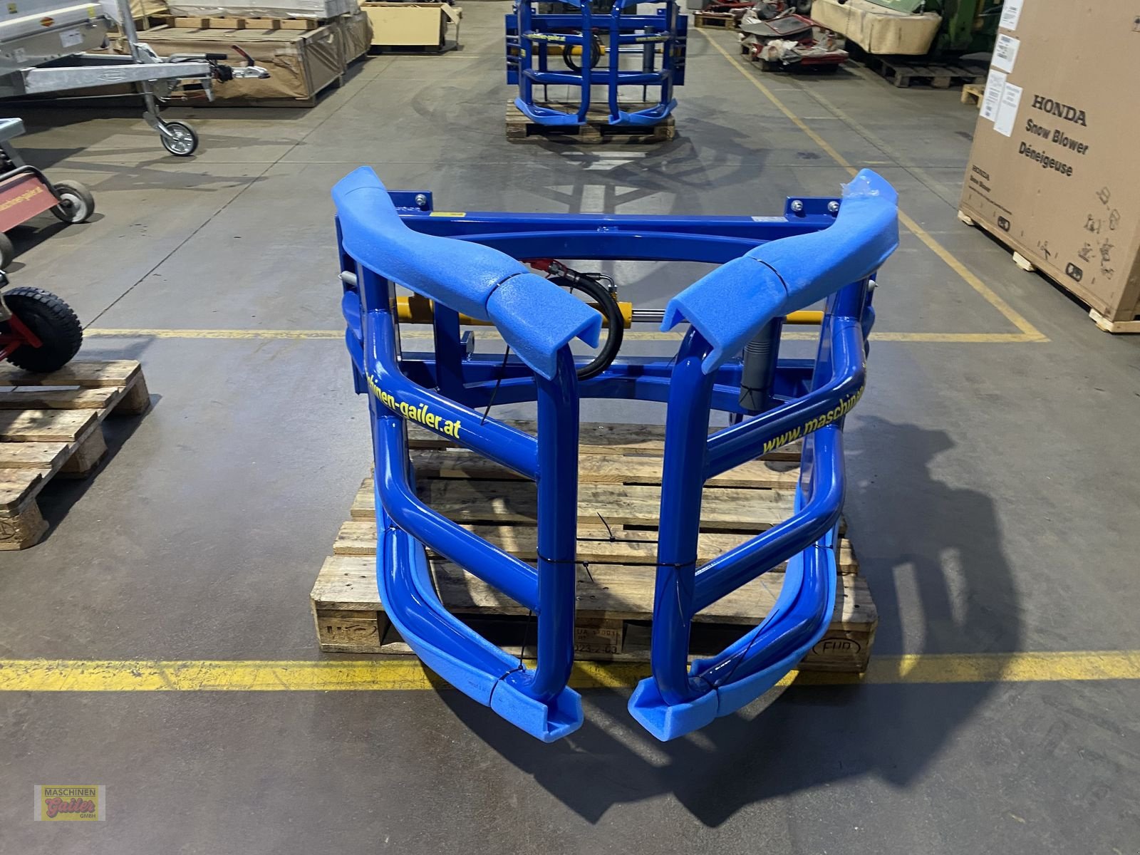 Folienballenzange des Typs Göweil RBG-Rundballengreifer mit Euroaufnahme Aktion, Neumaschine in Kötschach (Bild 7)