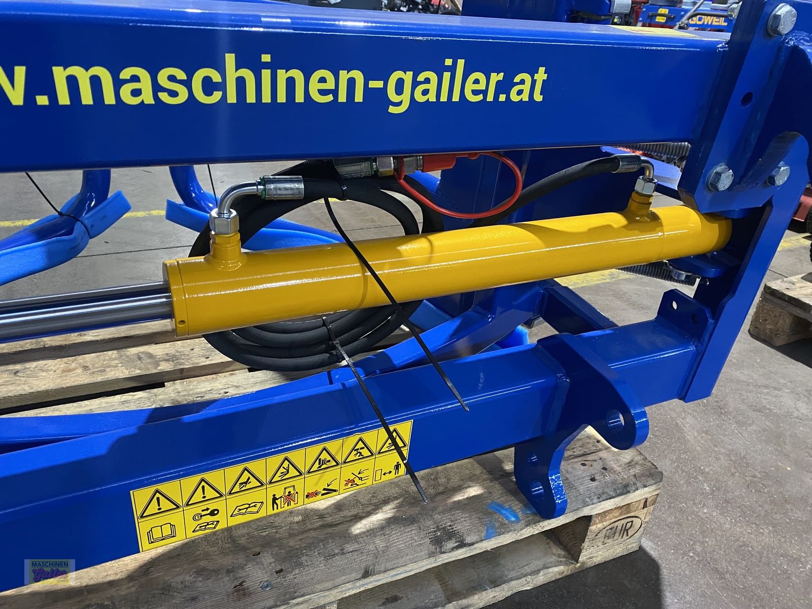 Folienballenzange des Typs Göweil RBG-Rundballengreifer mit Euroaufnahme Aktion, Neumaschine in Kötschach (Bild 14)