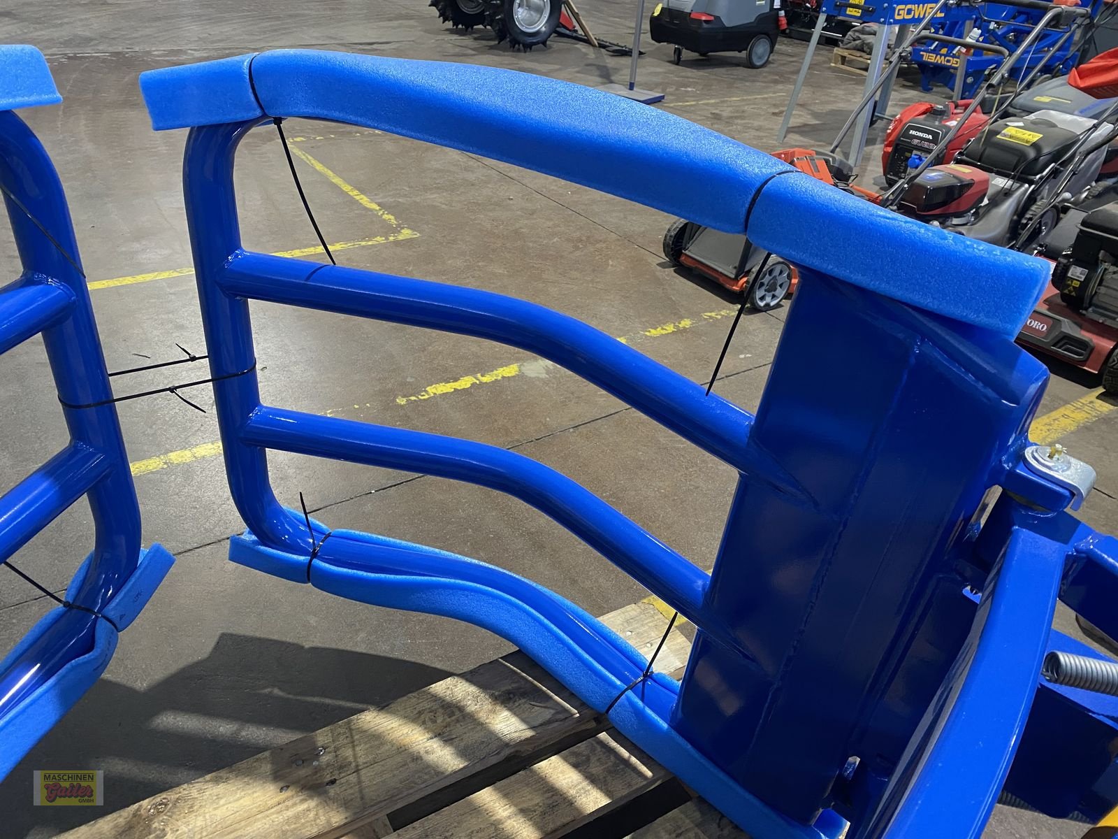 Folienballenzange des Typs Göweil RBG-Rundballengreifer mit Euroaufnahme Aktion, Neumaschine in Kötschach (Bild 16)