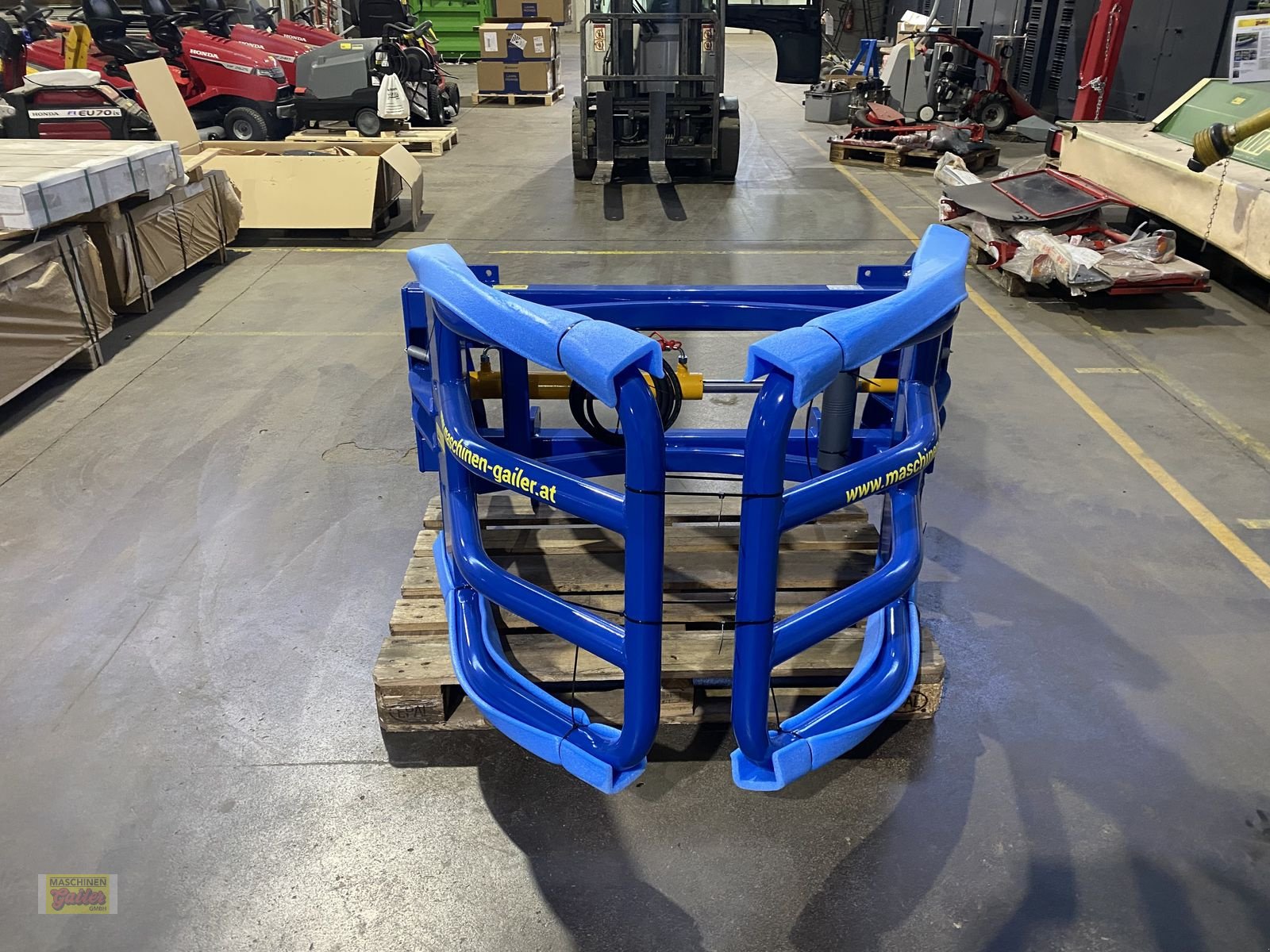 Folienballenzange des Typs Göweil RBG-Rundballengreifer mit Haueraufnahme Aktion, Neumaschine in Kötschach (Bild 8)